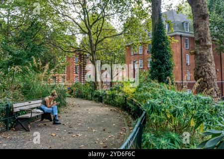 Das Boundary Estate, Tower Hamlets. Arnold Circus Gardens, gebaut auf Schutt aus dem abgerissenen Old Nicol Slum... Stockfoto