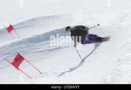 Monoski als Sport im Winter Stockfoto