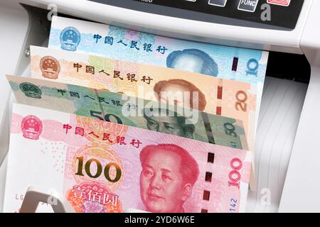 Chinesischer Yuan in einer Zählmaschine Stockfoto