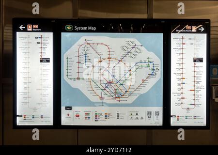 Singapur U-Bahn-Kartenbildschirm, Zugsystem Singapur, Singapur Transport. Zugstation auf Linie 13 Stockfoto