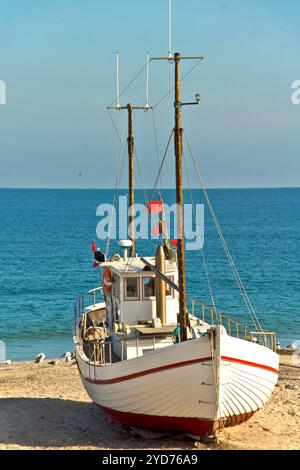 Fischerboot am Strand Stockfoto