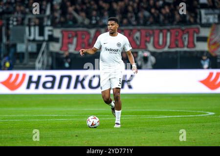 Frankfurt, Deutschland. Oktober 2024. Aurele Amenda (Eintracht Frankfurt, #05) am Ball, GER, Eintracht Frankfurt gegen Rigas FS, Fussball, UEFA Europa League, 3. Spieltag, Spielzeit 2024/25, 24.10.2024. Foto: Eibner-Pressefoto/Florian Wiegand Credit: dpa/Alamy Live News Stockfoto
