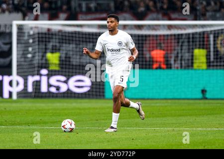 Frankfurt, Deutschland. Oktober 2024. Aurele Amenda (Eintracht Frankfurt, #05) am Ball, GER, Eintracht Frankfurt gegen Rigas FS, Fussball, UEFA Europa League, 3. Spieltag, Spielzeit 2024/25, 24.10.2024. Foto: Eibner-Pressefoto/Florian Wiegand Credit: dpa/Alamy Live News Stockfoto
