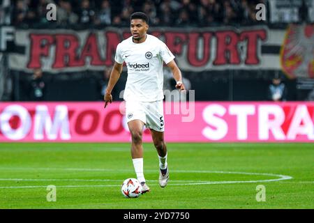 Frankfurt, Deutschland. Oktober 2024. Aurele Amenda (Eintracht Frankfurt, #05) am Ball, GER, Eintracht Frankfurt gegen Rigas FS, Fussball, UEFA Europa League, 3. Spieltag, Spielzeit 2024/25, 24.10.2024. Foto: Eibner-Pressefoto/Florian Wiegand Credit: dpa/Alamy Live News Stockfoto