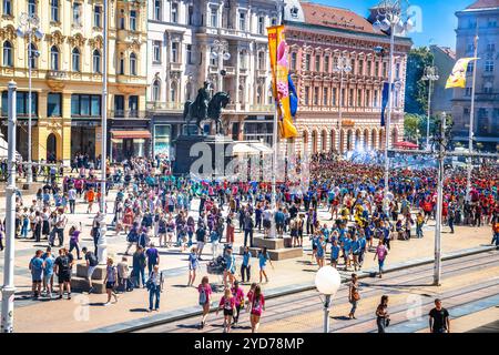 Zagreb, Kroatien, 24. Mai 2024 - Ban Jelacic Platz in Zagreb Norijada 2024 Gymnasium-Abschlussfeier. Hauptstadt des kroatischen Hauptplatzes. Circa zehn Stockfoto