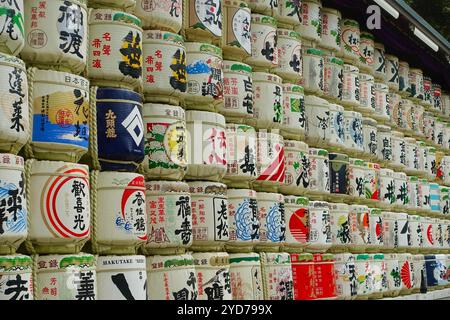 Dekorative Sake-Fässer in Japan Stockfoto