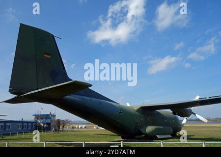 Transall C-160 auf dem Ballenstedt Flugplatz, Deutschland Stockfoto