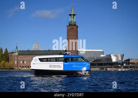 STOCKHOLM, Schweden. , . Das Teil eines weltweit einzigartigen Pilotprojekts im öffentlichen Nahverkehr in Stockholm ist. Die Verkehrsverwaltung in der Region Stockholm/SL testet in Zusammenarbeit mit Candela und der schwedischen Verkehrsverwaltung das elektrische Tragflächenboot Nova, das die Pendlerlinie Ekerö–Stockholm bedienen wird. Das Boot, das von der Bezirksverwaltung eine Befreiung erhalten hat, um die Geschwindigkeitsbegrenzung in der Stadt zu überschreiten, wird über der Wasserlinie schweben, was die Fahrt schnell und en Credit: TT News Agency/Alamy Live News macht Stockfoto