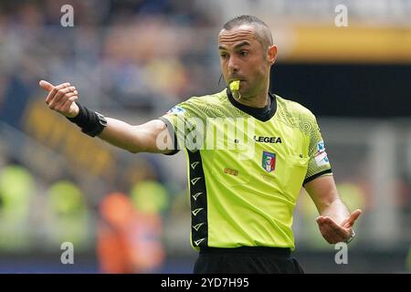 Mailand, Italien. April 2023 30. Foto Spada/LaPresse 30 April 2023 - Milano, Italia - Sport, calcio -Inter vs Latium - Campionato italiano di calcio Serie A TIM 2022/2023 - Stadio San Siro Nella Foto: Marco Guida Arbitro April 30, 2023 Mailand, Italien - Sport, calcio - Inter vs Latium - Serie A Fußballmeisterschaft 2022/2023 - San Siro Stadium. Im Bild: Schiedsrichter Marco Guida Credit: LaPresse/Alamy Live News Stockfoto