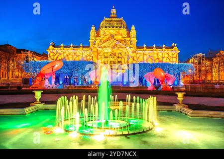 Farbenfroher Brunnen und Architektur des Zagreb Tomislav-Platzes Stockfoto