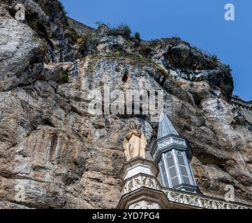 Statue der Schwarzen Madonna auf der Chapelle Notre-Dame, Rocamadour, Okzitanien, Frankreich. Stockfoto