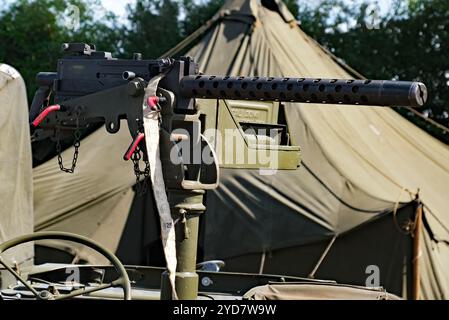 Das M1919 Browning ist ein mittleres Maschinengewehr des Kalibers .30, das im 20. Jahrhundert, insbesondere während des Zweiten Weltkriegs und des Koreakrieges, weit verbreitet war. Stockfoto