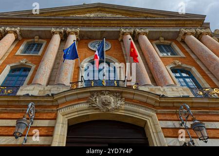 TOULOUSE, FRANKREICH, 10. Oktober 2024: Capitole de Toulouse ist das Herz der Stadtverwaltung und das Rathaus der französischen Stadt Toulous Stockfoto