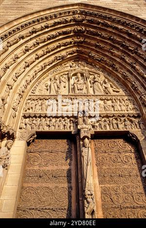 Frankreich Paris Notre Dame Kathedrale Portal St. Anne (Portail Sainte Anne) Stockfoto