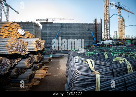 Vlissingen, Niederlande. Oktober 2024. Die Bautätigkeit wird bei einem Besuch der Baustelle der Energieinsel „Prinzessin Elisabeth Island“ von Elia in Vlissingen, Niederlande, am Freitag, den 25. Oktober 2024, beobachtet. BELGA PHOTO JONAS ROOSENS Credit: Belga News Agency/Alamy Live News Stockfoto