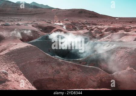 Sol de MaÃ±ana - einzigartiges Geysirfeld und Geothermiegebiet auf einer Höhe von 5000 Metern im Altiplano von Bolivien Stockfoto