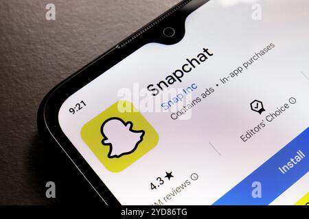 25. Oktober 2024, Brasilien. In dieser Abbildung wird das Snapchat App-Logo auf einem Smartphone-Bildschirm angezeigt Stockfoto