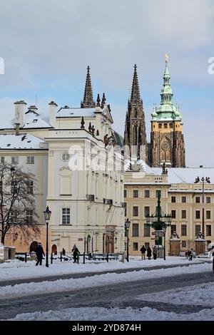Blick auf den Hradcany-Platz und den Veitsdom im Winter. Prag, Tschechische Republik. Stockfoto