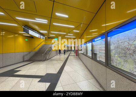 U-Bahnhof Sendlinger Tor in München. U-Bahn, Oeffentlicher Personennahverkehr OEPNV. *** U-Bahn-Station Sendlinger Tor in München U-Bahn, öffentliche Verkehrsmittel OEPNV Stockfoto