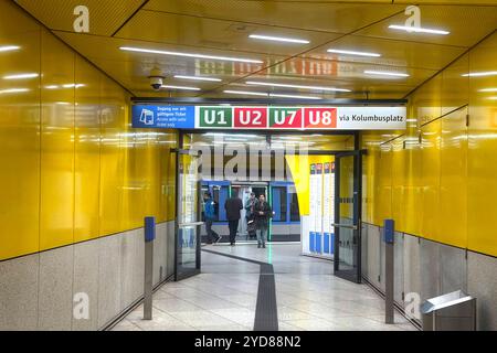 U-Bahnhof Sendlinger Tor in München. U-Bahn, Oeffentlicher Personennahverkehr OEPNV. *** U-Bahn-Station Sendlinger Tor in München U-Bahn, öffentliche Verkehrsmittel OEPNV Stockfoto