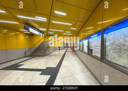 U-Bahnhof Sendlinger Tor in München. U-Bahn, Oeffentlicher Personennahverkehr OEPNV. *** U-Bahn-Station Sendlinger Tor in München U-Bahn, öffentliche Verkehrsmittel OEPNV Stockfoto