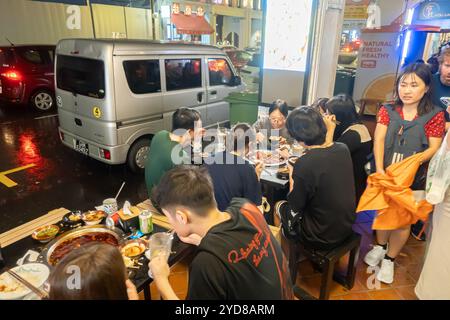 Singapur Chinatown, Xiang Ju Restaurant mit Außenbereich in der Mosque Street Stockfoto