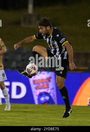 Leumeah, Australien. Oktober 2024. Ivan Vujica vom Macarthur FC wurde 2024-25 beim 2. Spiel der Isuzu UTE A-League zwischen Macarthur FC und Newcastle Jets FC im Campbelltown Stadium in Leumeah in Aktion genommen. Endpunktzahl: Macarthur 1: 2 Newcastle Jets. (Foto: Luis Veniegra/SOPA Images/SIPA USA) Credit: SIPA USA/Alamy Live News Stockfoto