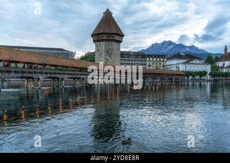 Kapellbrücke und pilatus Stockfoto