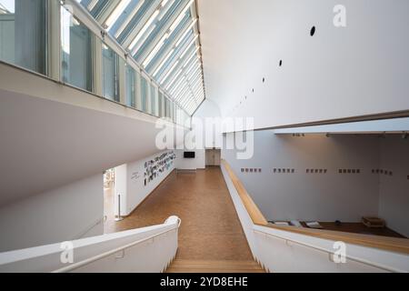 Köln, Deutschland - 13. August 2024: Das unglaubliche Innere des Ludwig Museums Stockfoto