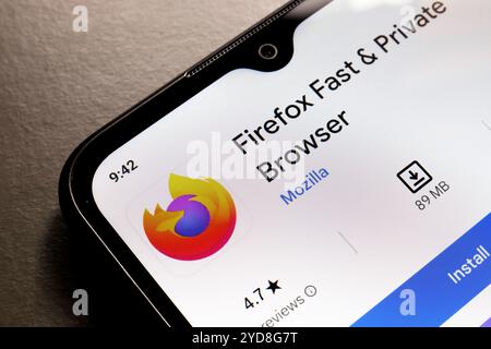 25. Oktober 2024, Brasilien. In dieser Abbildung wird das Mozilla Firefox App-Logo auf einem Smartphone-Bildschirm angezeigt Stockfoto