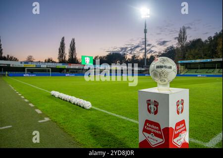 Dordrecht - während der zwölften Runde der Keuken Kampioen Divisie Saison 2024/2025. Das Spiel findet am 25. Oktober 2024 im M-Scores Stadion in Dordrecht, Niederlande, statt. (VK Sportphoto/Nick Koole) Stockfoto