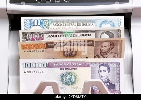 Bolivianischer Boliviano in der Zählmaschine Stockfoto