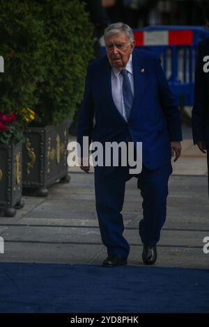 Oviedo, Spanien, 25. Oktober 2024: Journalist Luis María Ansón während der Princess of Asturias Awards 2024 am 25. Oktober 2024 im Campoamor Theater in Oviedo, Spanien. Quelle: Alberto Brevers / Alamy Live News. Stockfoto