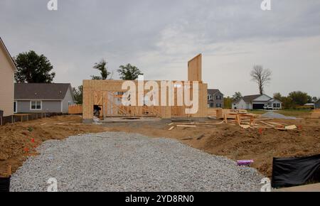 MT Comfort, Indiana, USA - 22. September 2024: Ein Bauboom führt zu Neubauten in den Vororten im mittleren westen. Greenfield, Indiana. Stockfoto