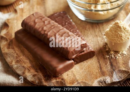 Gesunde vegetarische Schokoladentafeln aus Molkenproteinpulver Stockfoto