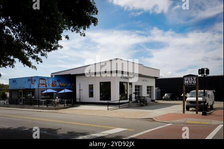 19. September 2024, Lenoir City, TN: Ugly Mug Coffee Shop und Café am Broadway (Hauptstraße) in der Innenstadt. Stockfoto