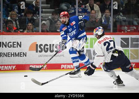 Thomas Larkin (Schwenninger Wild Wings #37) Schwenninger Wild Wings gegen EHC Red Bull München, Eishockey, DEL, Spieltag 12, Saison 2024/2025, 25.10.2024 Foto: Eibner-Pressefoto/Sven Laegler Stockfoto