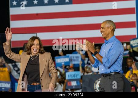Vizepräsident Harris nahm am Donnerstag, 24. Oktober, an einer von Stars besetzten Wahlkampfveranstaltung mit dem ehemaligen Präsidenten Barack Obama in Atlanta Teil. Harris wurde von prominenten Gästen begleitet, Stockfoto