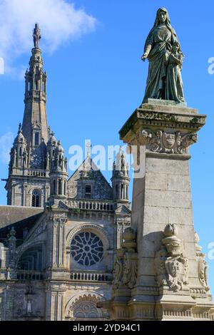 Basilika Sainte Anne aus dem 19. Jahrhundert, zweitgrößte Wallfahrtsstätte Frankreichs, Sainte-Anne-d Auray, bretonisch Santez-Anna-Wened, Departement Morbihan, Region Bretagne Breizh, Frankreich *** Basilika Sainte Anne aus dem 19. Jahrhundert, zweitgrößte Wallfahrtsstätte Frankreichs, Sainte Anne d Auray, Breton Santez Anna Wened, Departement Morbihan, Region Bretagne Breizh, Frankreich Stockfoto