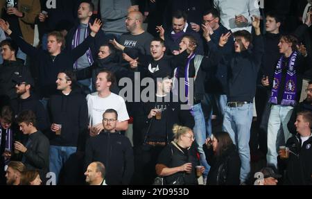 Kortrijk, Belgien. Oktober 2024. Beerschots Anhänger wurden während eines Fußballspiels zwischen KV Kortrijk und Beerschot VA am Freitag, den 25. Oktober 2024 in Kortrijk, am 12. Tag der Saison 2024-2025 der ersten Liga der „Jupiler Pro League“ der belgischen Meisterschaft, dargestellt. BELGA PHOTO VIRGINIE LEFOUR Credit: Belga News Agency/Alamy Live News Stockfoto