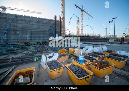 Vlissingen, Niederlande. Oktober 2024. Die Bautätigkeit wird bei einem Besuch der Baustelle der Energieinsel „Prinzessin Elisabeth Island“ von Elia in Vlissingen, Niederlande, am Freitag, den 25. Oktober 2024, beobachtet. BELGA PHOTO JONAS ROOSENS Credit: Belga News Agency/Alamy Live News Stockfoto