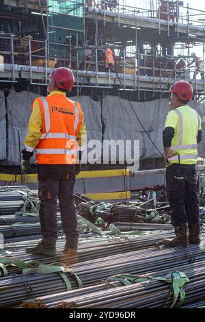 Vlissingen, Niederlande. Oktober 2024. Die Bautätigkeit wird bei einem Besuch der Baustelle der Energieinsel „Prinzessin Elisabeth Island“ von Elia in Vlissingen, Niederlande, am Freitag, den 25. Oktober 2024, beobachtet. BELGA PHOTO JONAS ROOSENS Credit: Belga News Agency/Alamy Live News Stockfoto