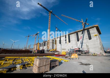 Vlissingen, Niederlande. Oktober 2024. Die Bautätigkeit wird bei einem Besuch der Baustelle der Energieinsel „Prinzessin Elisabeth Island“ von Elia in Vlissingen, Niederlande, am Freitag, den 25. Oktober 2024, beobachtet. BELGA PHOTO JONAS ROOSENS Credit: Belga News Agency/Alamy Live News Stockfoto