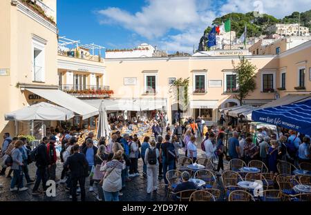 Piazza Umberto I, auch genannt La Piazzetta (wenig Platz), dem beliebten Hauptplatz in Capri-Stadt auf der Insel Capri, Italien Stockfoto