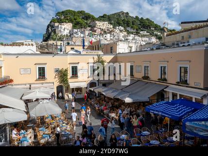 Piazza Umberto I, auch genannt La Piazzetta (wenig Platz), dem beliebten Hauptplatz in Capri-Stadt auf der Insel Capri, Italien Stockfoto