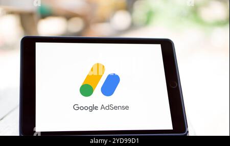 Dhaka, Bangladesch – 15. Juni 2024: Das Google Ads-Logo wird auf dem iPad angezeigt. Stockfoto