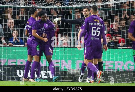 Kortrijk, Belgien. Oktober 2024. Beerschot's Loic MBE SOH feiert während eines Fußballspiels zwischen KV Kortrijk und Beerschot VA am Freitag, den 25. Oktober 2024 in Kortrijk, am 12. Tag der Saison 2024-2025 der ersten Liga der „Jupiler Pro League“ der belgischen Meisterschaft. BELGA PHOTO VIRGINIE LEFOUR Credit: Belga News Agency/Alamy Live News Stockfoto