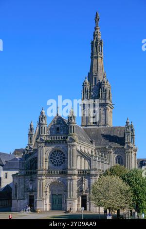 Basilika Sainte Anne aus dem 19. Jahrhundert, zweitgrößte Wallfahrtsstätte Frankreichs, Sainte-Anne-d Auray, bretonisch Santez-Anna-Wened, Departement Morbihan, Region Bretagne Breizh, Frankreich *** Basilika Sainte Anne aus dem 19. Jahrhundert, zweitgrößte Wallfahrtsstätte Frankreichs, Sainte Anne d Auray, Breton Santez Anna Wened, Departement Morbihan, Region Bretagne Breizh, Frankreich Stockfoto