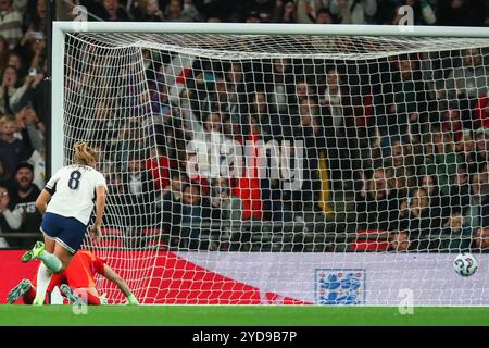 London, Großbritannien. Oktober 2024. Georgia Stanway aus England erzielt einen Elfmeter, um es 1-3 beim Internationalen Freundschaftsspiel England Women vs Germany Women im Wembley Stadium, London, Großbritannien, am 25. Oktober 2024 (Foto: Izzy Poles/News Images) in London, Großbritannien am 25. Oktober 2024 zu erreichen. (Foto: Izzy Poles/News Images/SIPA USA) Credit: SIPA USA/Alamy Live News Stockfoto