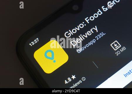 25. Oktober 2024, Brasilien. In dieser Abbildung wird das Glovo App-Logo auf einem Smartphone-Bildschirm angezeigt Stockfoto